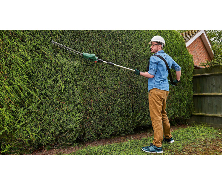 Аккумуляторный кусторез BOSCH UniversalHedgePole 18 (2.5Ah) (06008B3000)