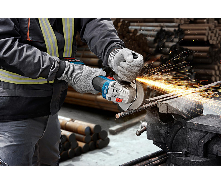 Аккумуляторная болгарка BOSCH GWS 18V-8 (1x 4Ah + кейс) (06019N9021)
