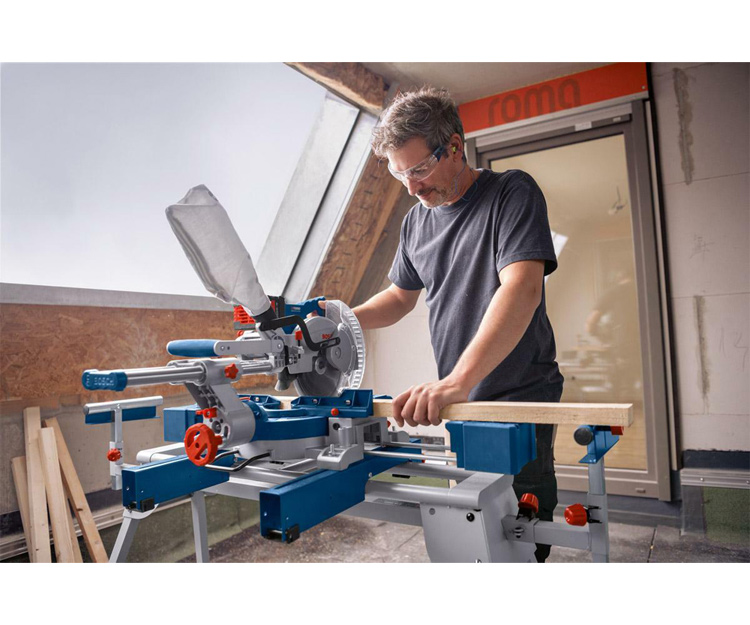 Торцовочная пила BOSCH GCM 18V-216 D (0601B51000)
