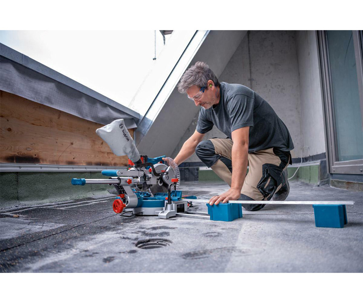 Торцовочная пила BOSCH GCM 18V-216 D (0601B51000)